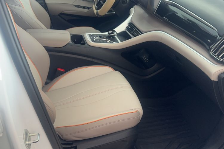 Used BYD Song Pro New Energy 2024 HONOR Edition DM-i 71KM Navigation Model Right Front Seat