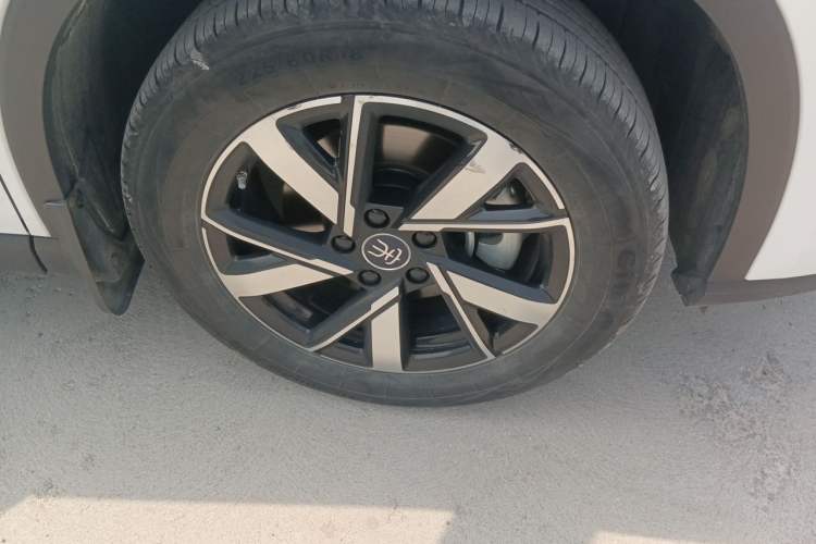 Used BYD Song Pro New Energy 2024 HONOR Edition DM-i 71KM Leading Model Right Front Wheel Hub