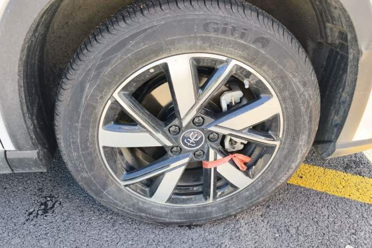 Used BYD Song Pro New Energy 2024 HONOR Edition DM-i 71KM Navigation Model Right Front Wheel Hub