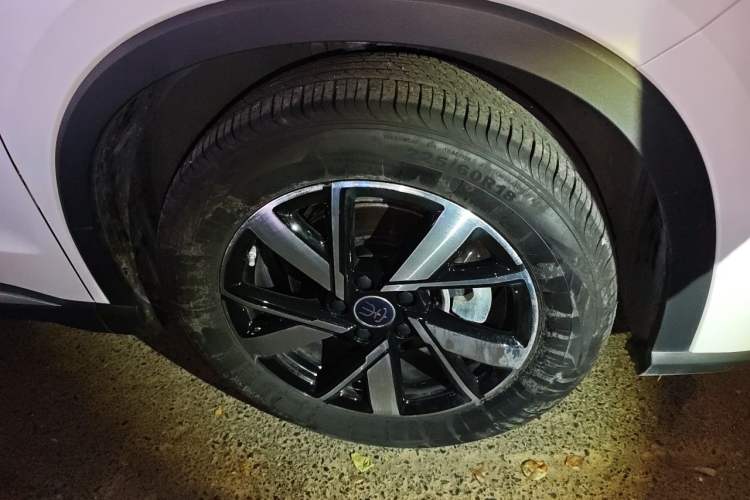 Used BYD Song Pro New Energy 2024 HONOR Edition DM-i 110KM Beyond Model Right Front Wheel Hub