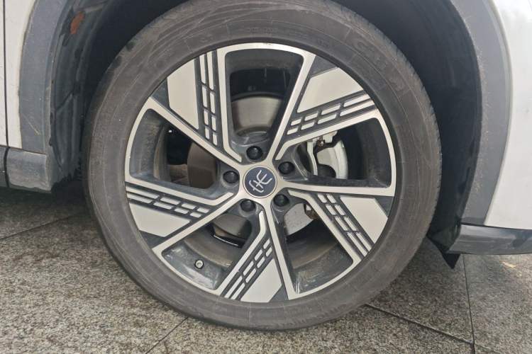 Used BYD Song Pro New Energy 2024 HONOR Edition DM-i 110KM Beyond Model Right Front Wheel Hub