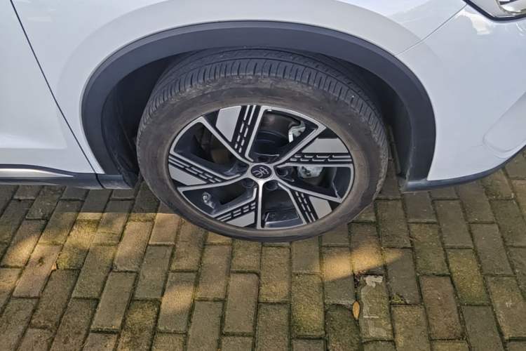 Used BYD Song Pro New Energy 2024 HONOR Edition DM-i 110KM Excellence Model Right Front Wheel Hub