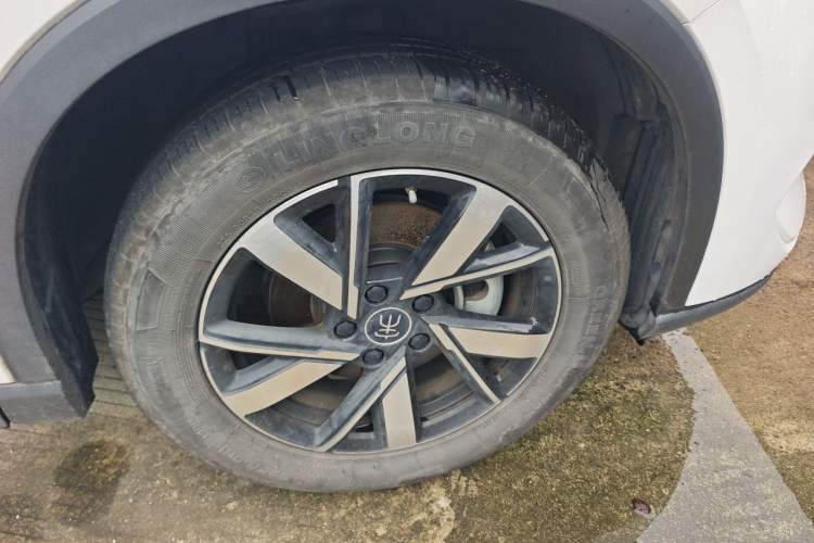 Used BYD Song Pro New Energy 2024 HONOR Edition DM-i 71KM Navigation Model Right Front Wheel Hub