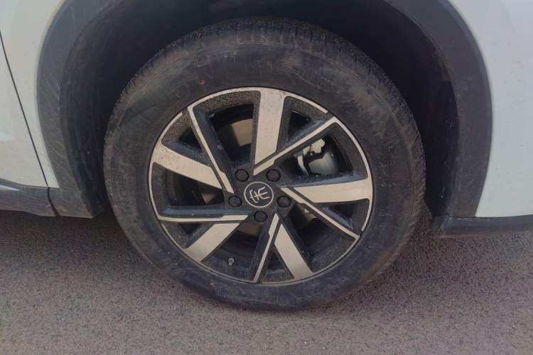 Used BYD Song Pro New Energy 2024 HONOR Edition DM-i 71KM Navigation Model Right Front Wheel Hub