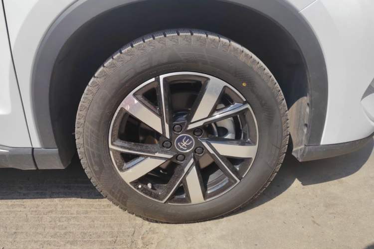 Used BYD Song Pro New Energy 2024 HONOR Edition DM-i 71KM Navigation Model Right Front Wheel Hub