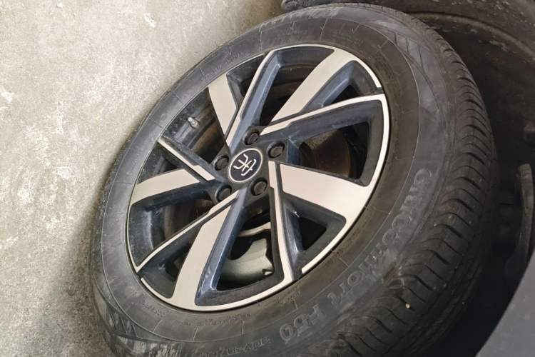 Used BYD Song Pro New Energy 2024 HONOR Edition DM-i 110KM Beyond Model Right Front Wheel Hub