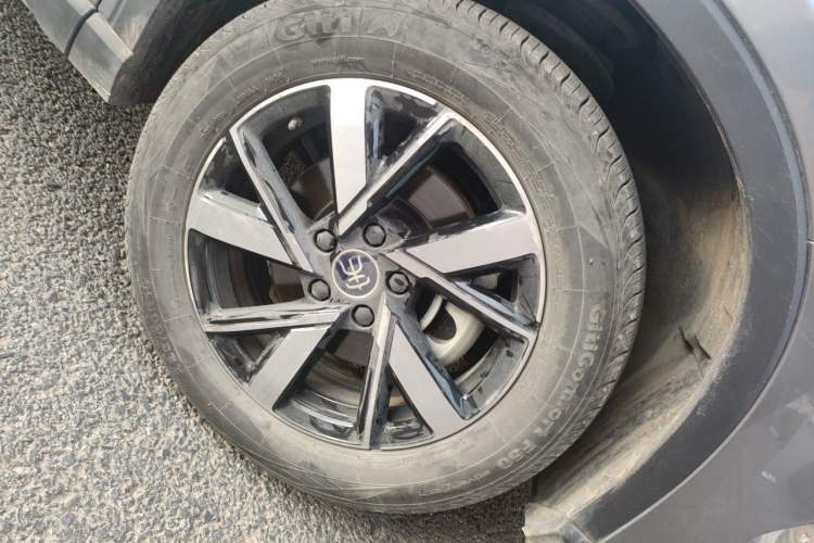 Used BYD Song Pro New Energy 2024 HONOR Edition DM-i 71KM Navigation Model Right Front Wheel Hub