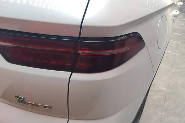 Used BYD Song Pro New Energy 2024 HONOR Edition DM-i 71KM Leading Model Right Rear Taillight
