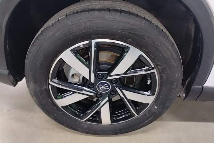 Used BYD Song Pro New Energy 2024 HONOR Edition DM-i 71KM Navigation Model Right Rear Wheel Hub