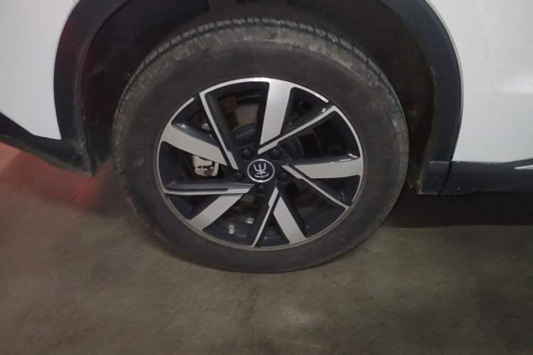 Used BYD Song Pro New Energy 2024 HONOR Edition DM-i 71KM Navigation Model Right Rear Wheel Hub