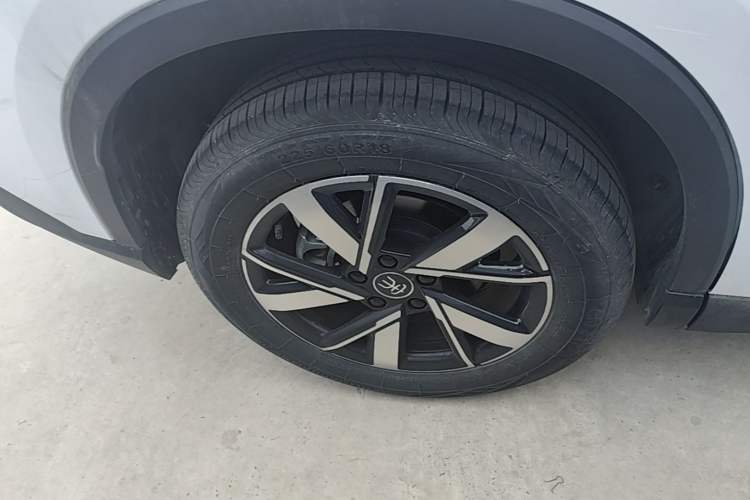 Used BYD Song Pro New Energy 2024 HONOR Edition DM-i 71KM Navigation Model Right Rear Wheel Hub
