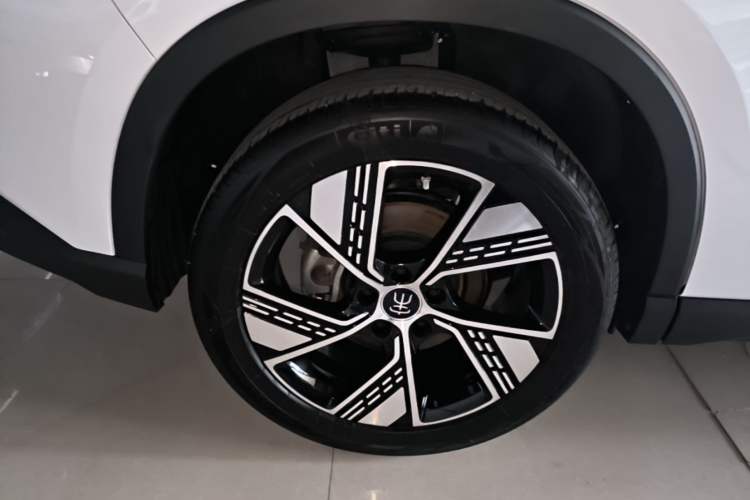 Used BYD Song Pro New Energy 2024 HONOR Edition DM-i 110KM Excellence Model Right Rear Wheel Hub