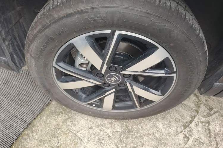 Used BYD Song Pro New Energy 2024 HONOR Edition DM-i 71KM Navigation Model Right Rear Wheel Hub