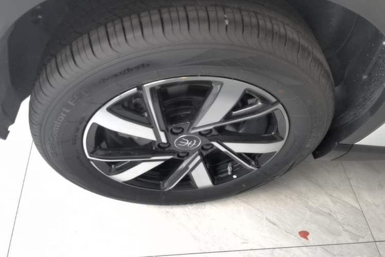 Used BYD Song Pro New Energy 2024 HONOR Edition DM-i 71KM Beyond Model Right Rear Wheel Hub