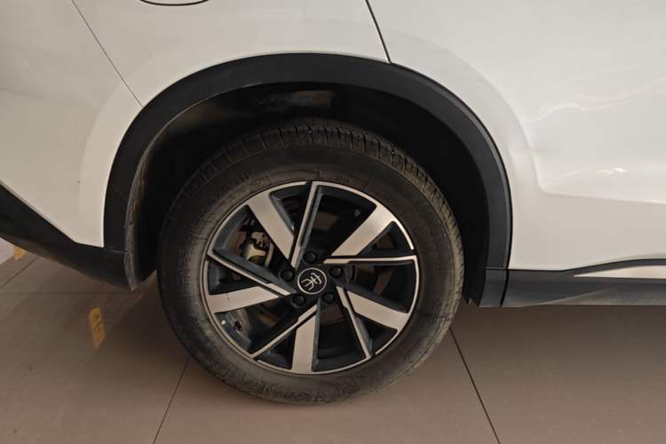 Used BYD Song Pro New Energy 2024 HONOR Edition DM-i 71KM Navigation Model Right Rear Wheel Hub