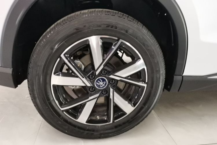 Used BYD Song Pro New Energy 2024 HONOR Edition DM-i 71KM Navigation Model Right Rear Wheel Hub