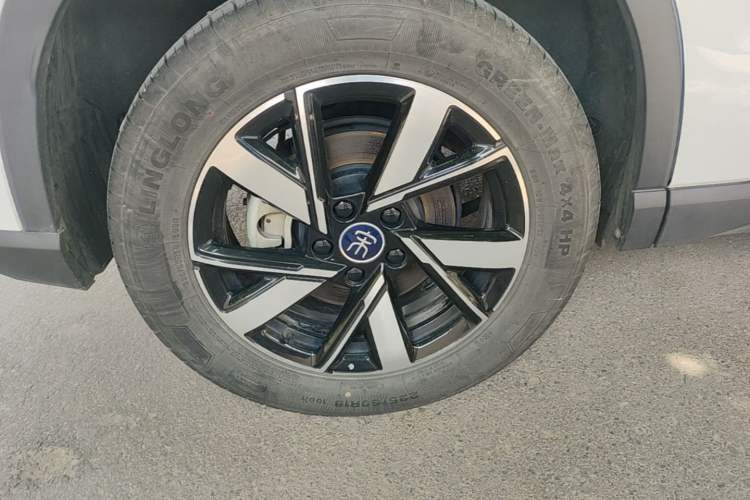 Used BYD Song Pro New Energy 2024 HONOR Edition DM-i 71KM Navigation Model Right Rear Wheel Hub