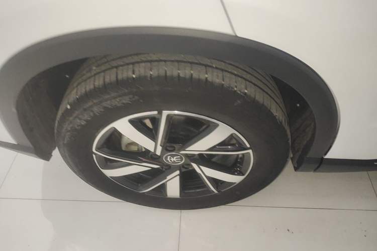 Used BYD Song Pro New Energy 2024 HONOR Edition DM-i 71KM Navigation Model Right Rear Wheel Hub