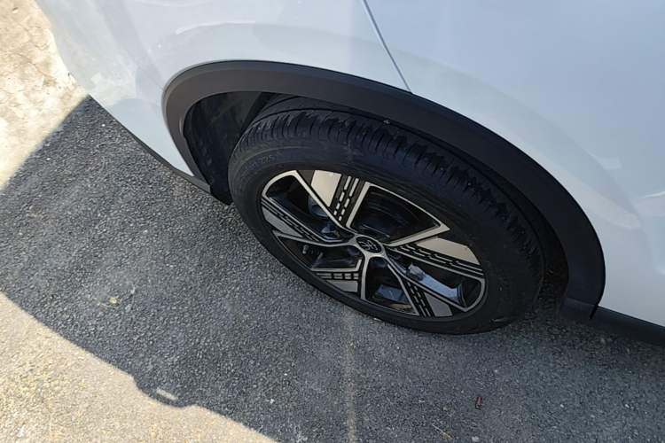 Used BYD Song Pro New Energy 2024 HONOR Edition DM-i 110KM Excellence Model Right Rear Wheel Hub