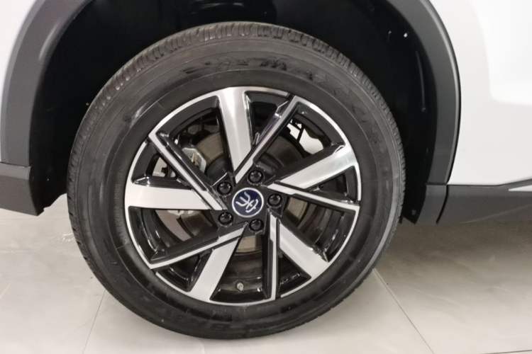 Used BYD Song Pro New Energy 2024 HONOR Edition DM-i 71KM Navigation Model Right Rear Wheel Hub