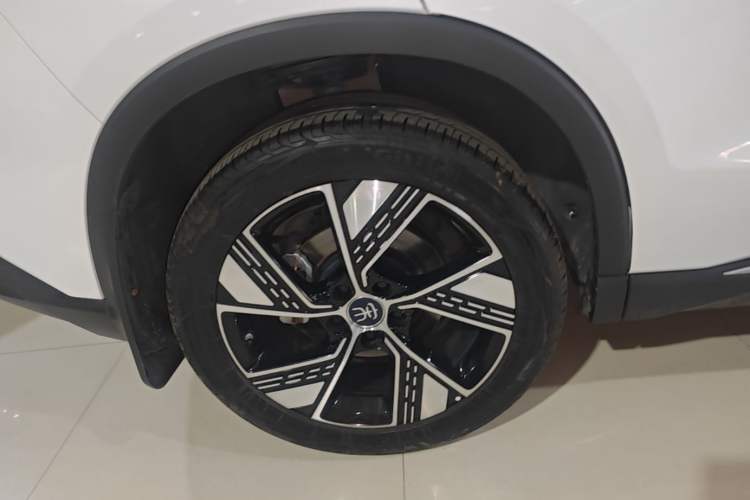 Used BYD Song Pro New Energy 2024 HONOR Edition DM-i 110KM Excellence Model Right Rear Wheel Hub