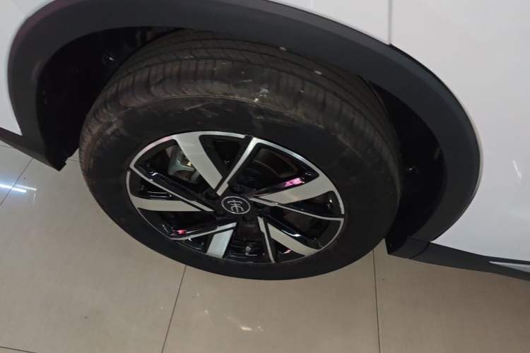 Used BYD Song Pro New Energy 2024 HONOR Edition DM-i 71KM Navigation Model Right Rear Wheel Hub