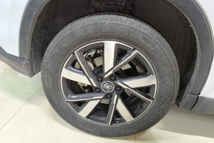 Used BYD Song Pro New Energy 2024 HONOR Edition DM-i 71KM Navigation Model Right Rear Wheel Hub