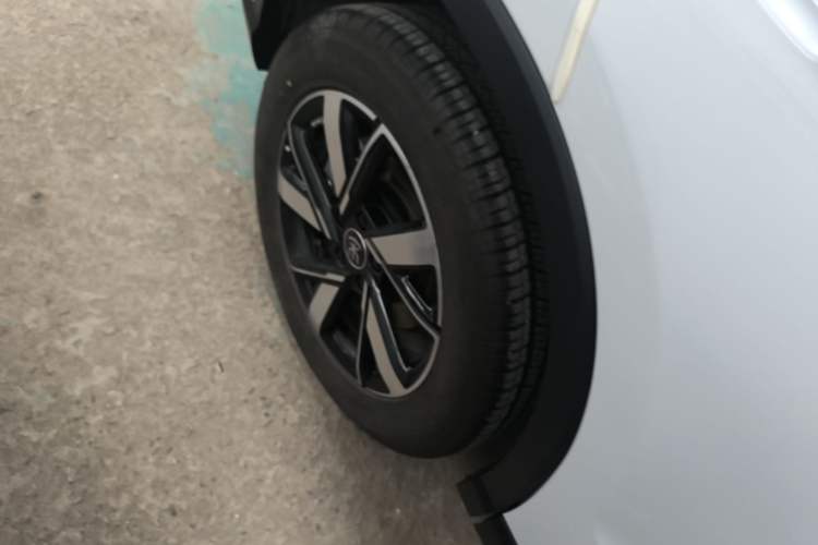 Used BYD Song Pro New Energy 2024 HONOR Edition DM-i 71KM Navigation Model Right Rear Wheel Hub