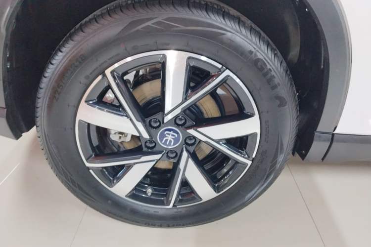 Used BYD Song Pro New Energy 2024 HONOR Edition DM-i 71KM Navigation Model Right Rear Wheel Hub