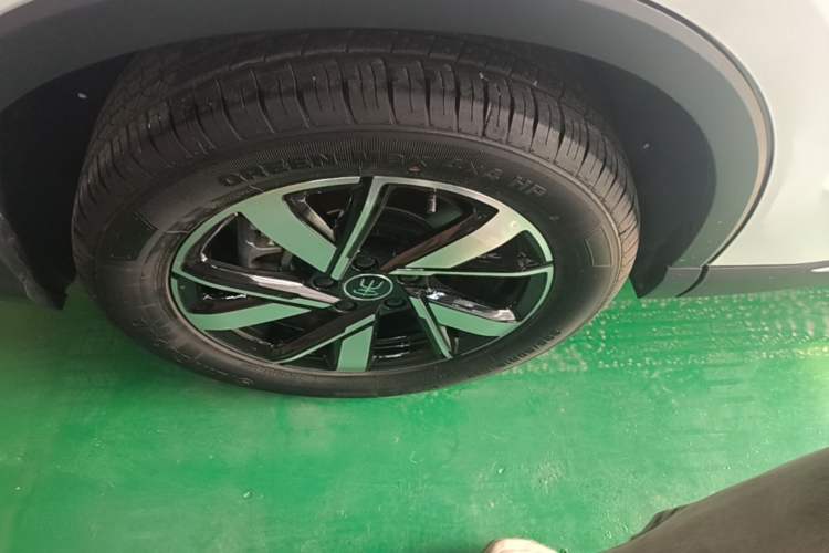 Used BYD Song Pro New Energy 2024 HONOR Edition DM-i 71KM Leading Model Right Rear Wheel Hub