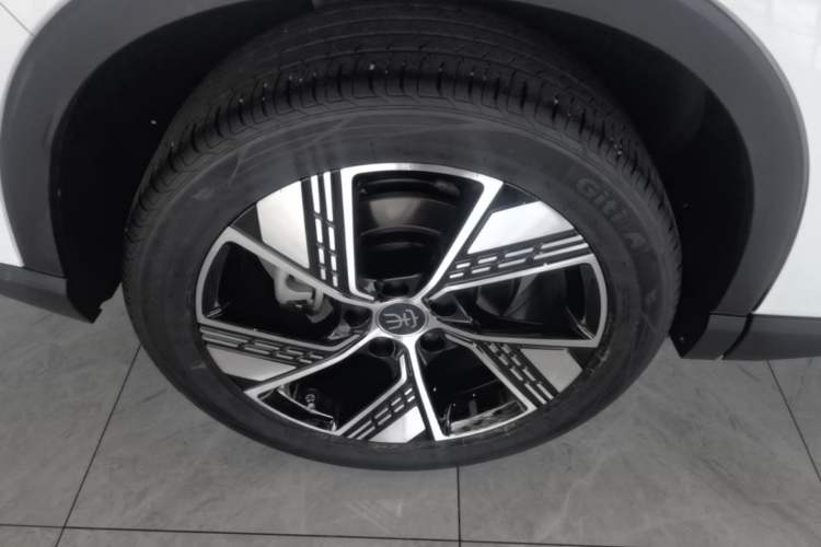 Used BYD Song Pro New Energy 2024 HONOR Edition DM-i 110KM Excellence Model Right Rear Wheel Hub