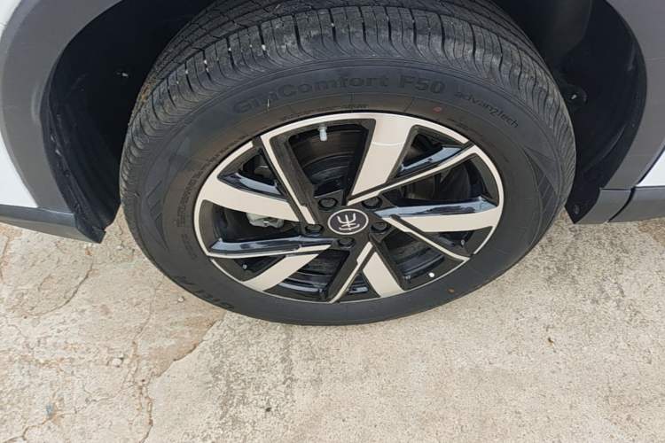 Used BYD Song Pro New Energy 2024 HONOR Edition DM-i 71KM Navigation Model Right Rear Wheel Hub