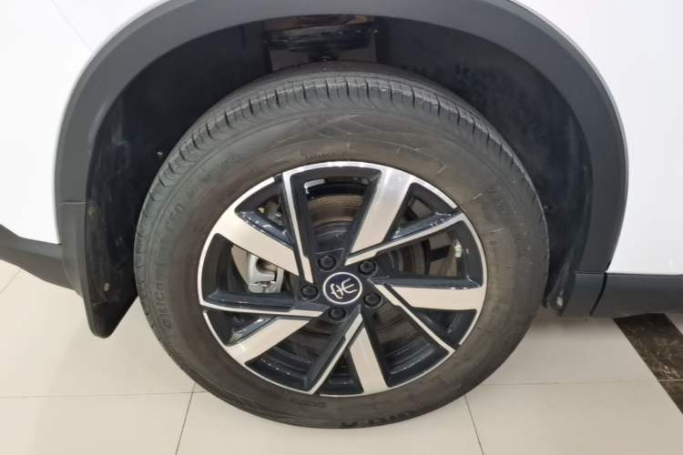 Used BYD Song Pro New Energy 2024 HONOR Edition DM-i 71KM Navigation Model Right Rear Wheel Hub