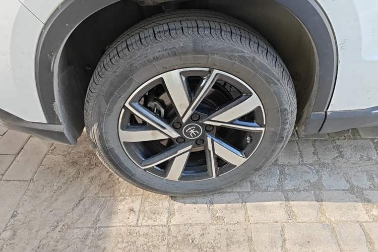 Used BYD Song Pro New Energy 2024 HONOR Edition DM-i 71KM Navigation Model Right Rear Wheel Hub