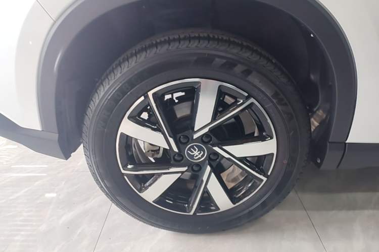 Used BYD Song Pro New Energy 2024 HONOR Edition DM-i 71KM Leading Model Right Rear Wheel Hub