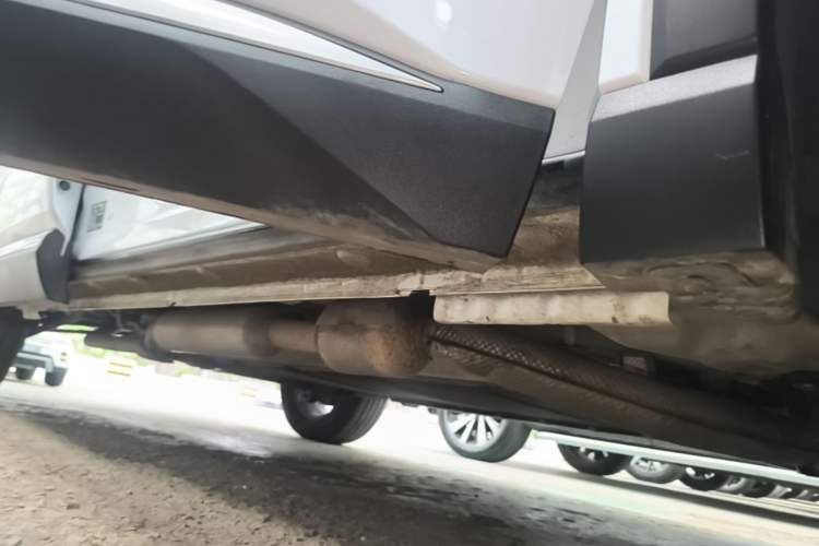 Used BYD Song Pro New Energy 2024 HONOR Edition DM-i 71KM Navigation Model Right Side Sill