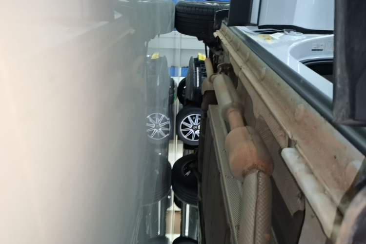 Used BYD Song Pro New Energy 2024 HONOR Edition DM-i 71KM Navigation Model Right Side Sill