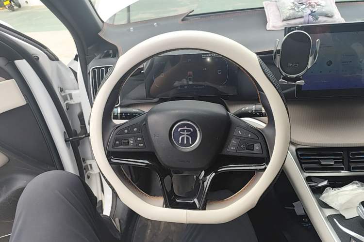 Used BYD Song Pro New Energy 2024 HONOR Edition DM-i 71KM Navigation Model Steering Wheel