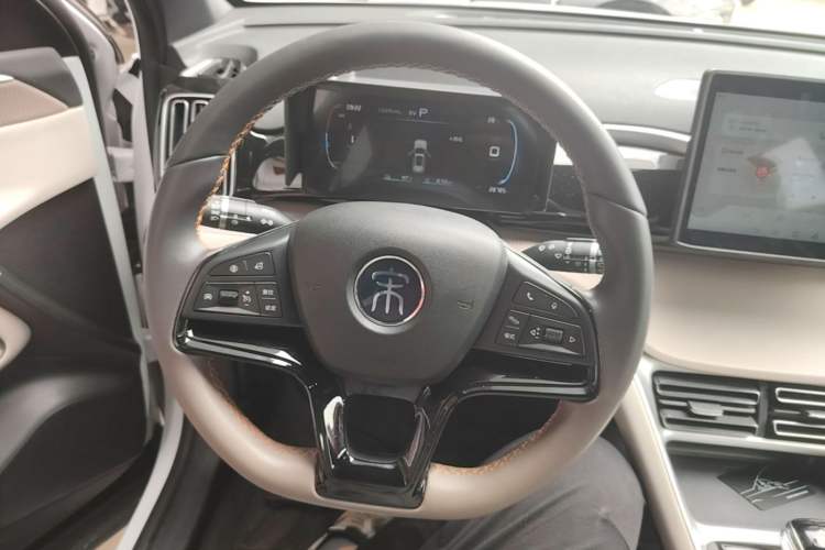 Used BYD Song Pro New Energy 2024 HONOR Edition DM-i 71KM Navigation Model Steering Wheel