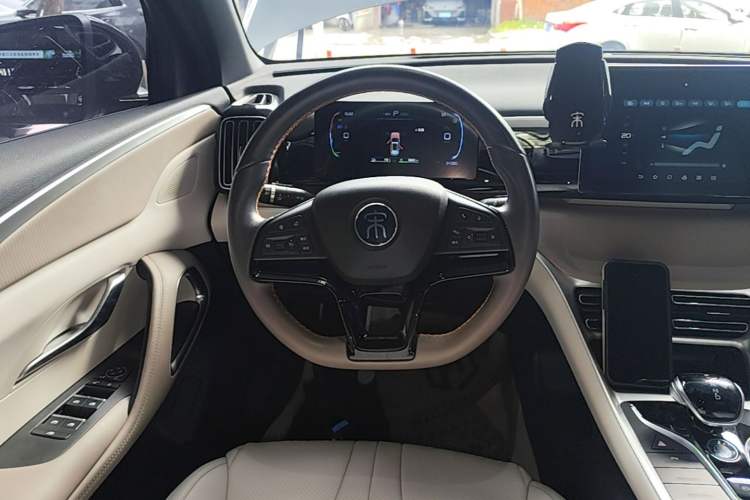 Used BYD Song Pro New Energy 2024 HONOR Edition DM-i 71KM Navigation Model Steering Wheel