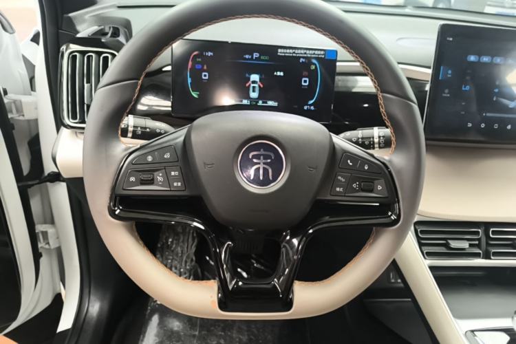 Used BYD Song Pro New Energy 2024 HONOR Edition DM-i 71KM Navigation Model Steering Wheel