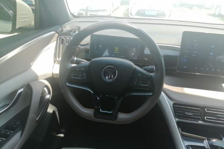 Used BYD Song Pro New Energy 2024 HONOR Edition DM-i 71KM Navigation Model Steering Wheel