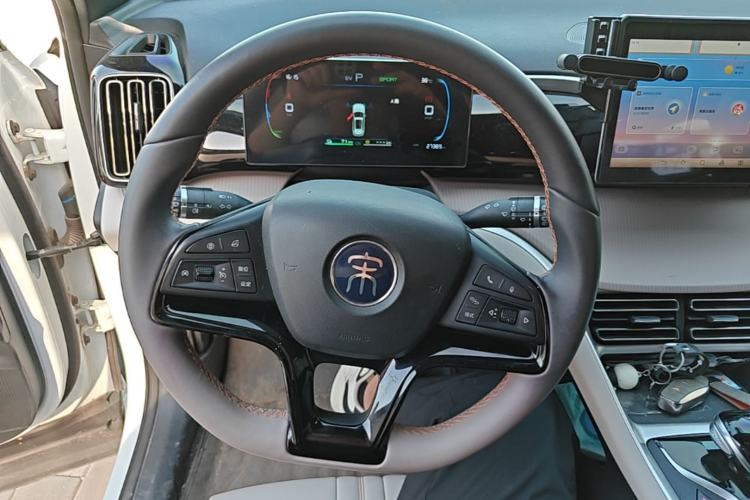 Used BYD Song Pro New Energy 2024 HONOR Edition DM-i 71KM Navigation Model Steering Wheel