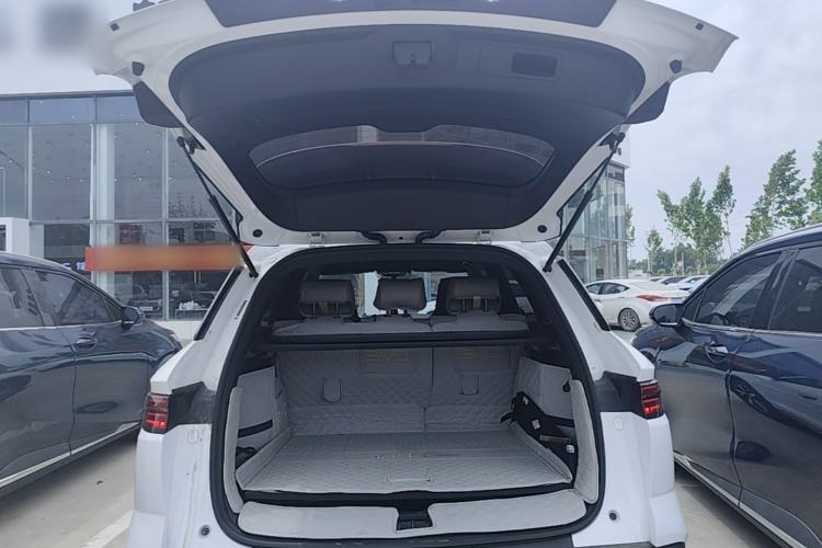Used BYD Song Pro New Energy 2024 HONOR Edition DM-i 71KM Navigation Model Trunk