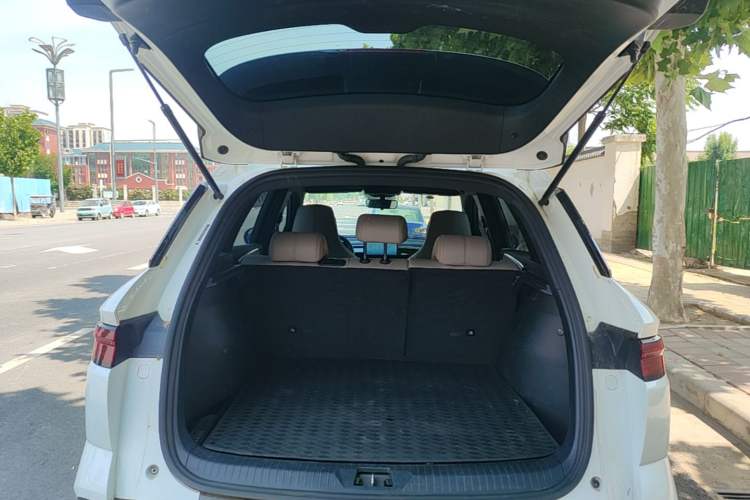 Used BYD Song Pro New Energy 2024 HONOR Edition DM-i 71KM Navigation Model Trunk