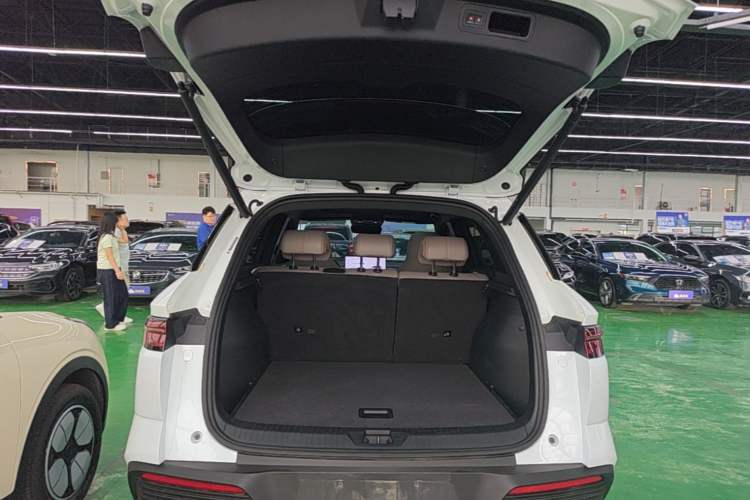 Used BYD Song Pro New Energy 2024 HONOR Edition DM-i 110KM Excellence Model Trunk