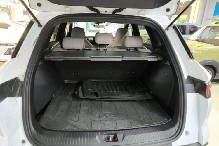 Used BYD Song Pro New Energy 2024 HONOR Edition DM-i 71KM Navigation Model Trunk