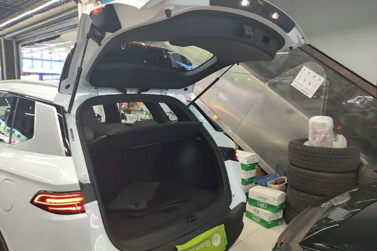 Used BYD Song Pro New Energy 2024 HONOR Edition DM-i 71KM Navigation Model Trunk