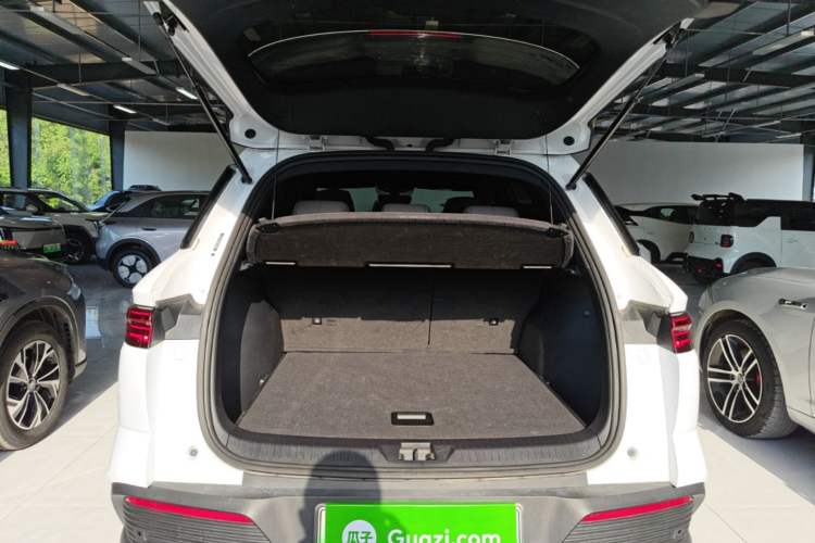 Used BYD Song Pro New Energy 2024 HONOR Edition DM-i 71KM Navigation Model Trunk