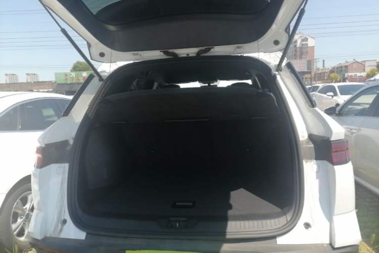Used BYD Song Pro New Energy 2024 HONOR Edition DM-i 71KM Navigation Model Trunk